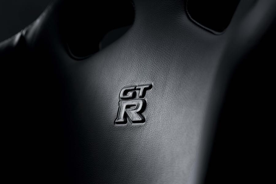  Nissan GT-R Spec V 2009 года  (фото 17 из 40)